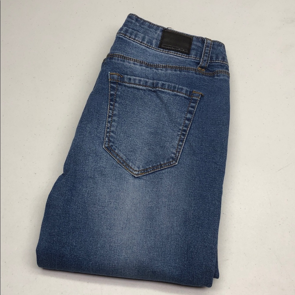 LIKE NEW BLUENOTES SUPER SKINNY JEANS 26x30 ⭐️